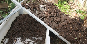 Organic Waste Composter Sieving